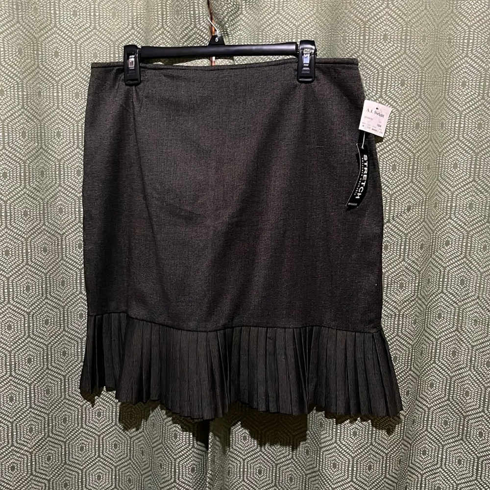 Briggs size 14 skirt with pleated ruffle NWT